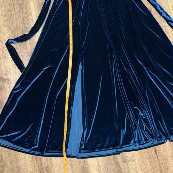 L&B Teal Spandex Blend Fabric - Picture 3 of 6